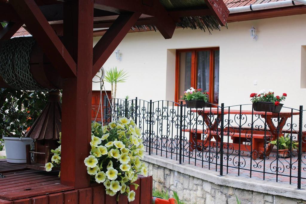 Zempleni Vendeghaz Hotel Erdobenye Exterior photo